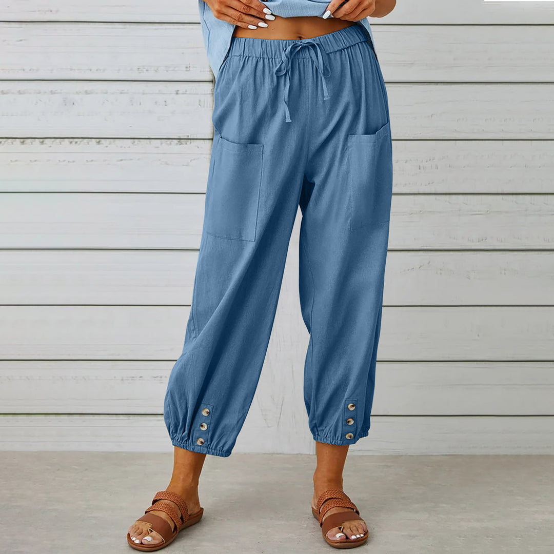 Comfortable leisure pants for women with side pockets and suspenders Lune London