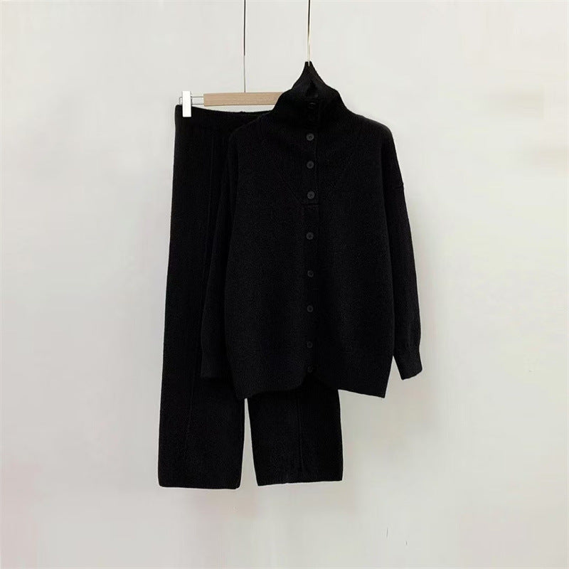 Ensemble en maille pour femmes avec col montant moderne et patte de boutonnage confortable Chic & Stil