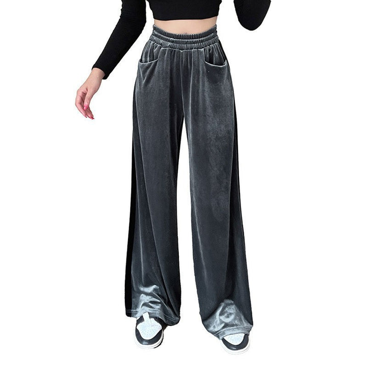 Wide Palazzo pants for ladies in velvet material with high waist and practical pockets Lune London