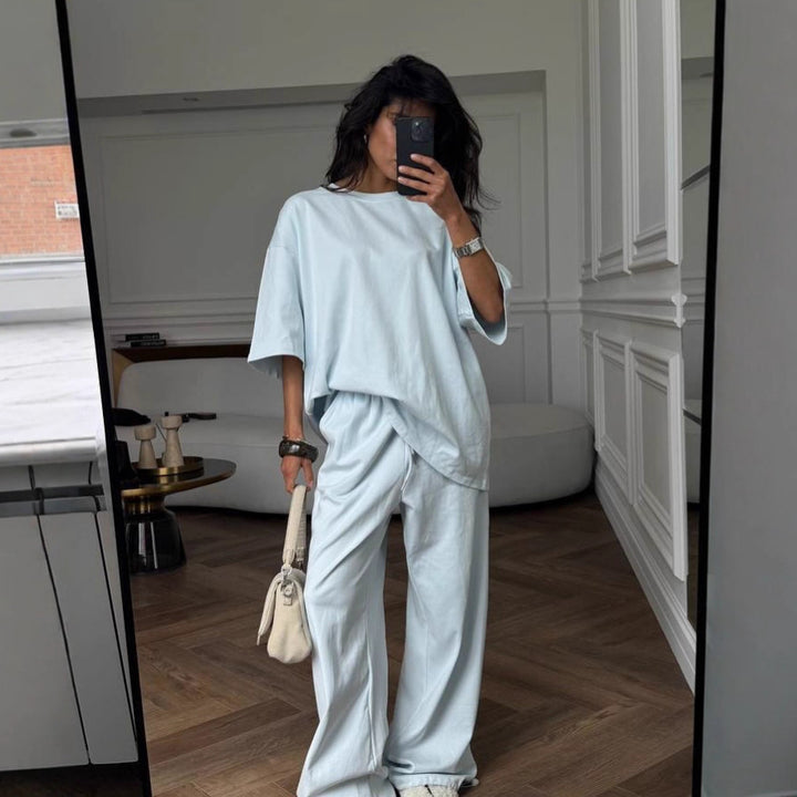 Comfortable lounge set for ladies in soft material with a loose fit Lune London