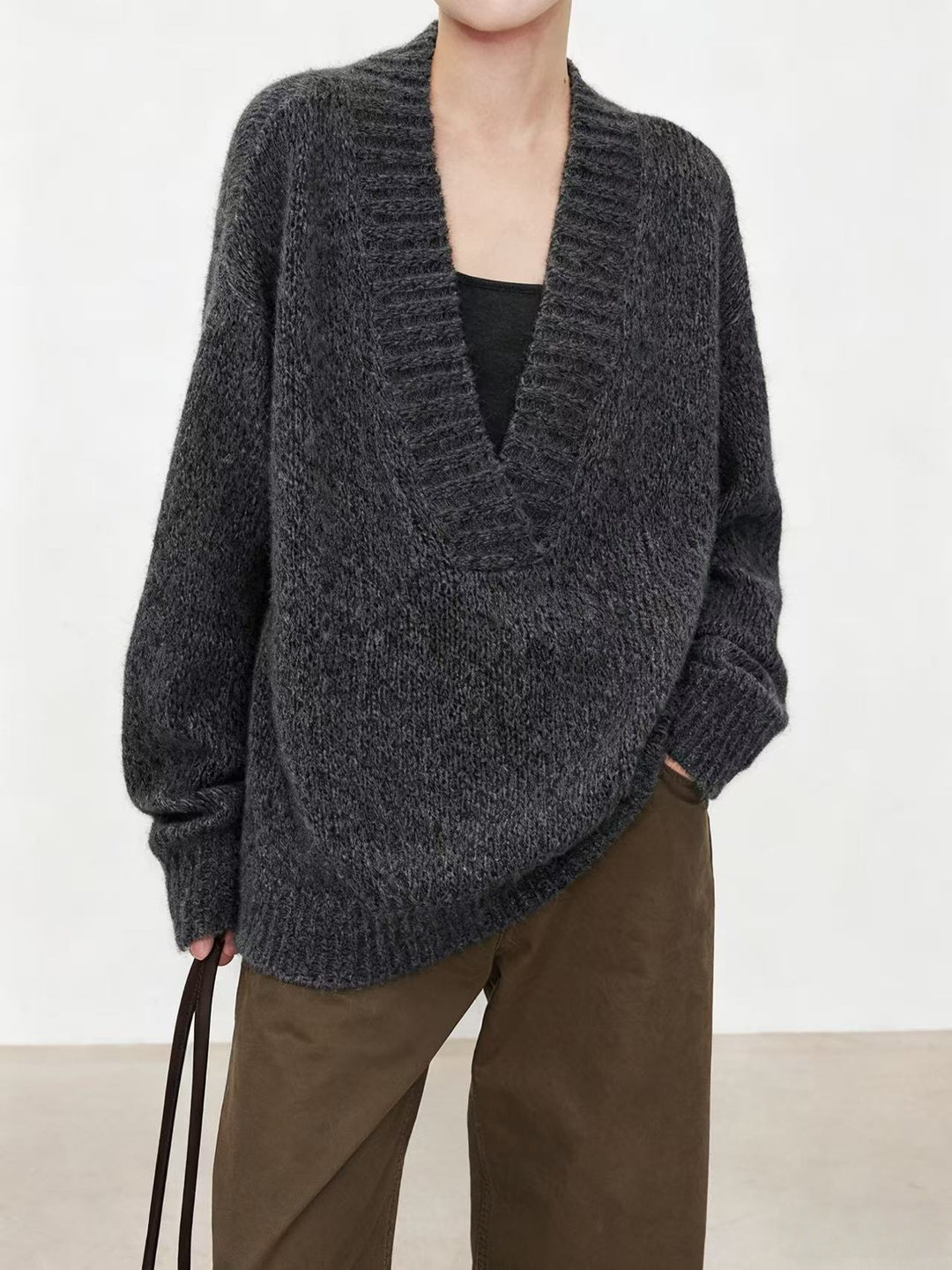 Pull en tricot élégant pour femmes avec col en V et coupe décontractée Chic & Stil