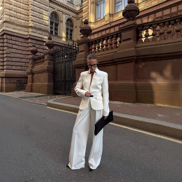 Elegant women's blazer with modern cut and original details Lune London