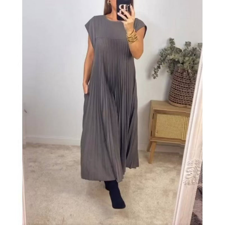 Maxi dress for women with pleated details and side pockets Style and elegance