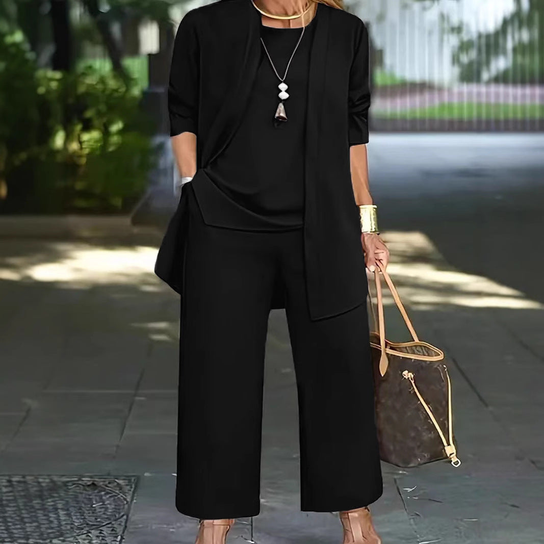 Two-piece casual and elegant set for women with a loose fit and modern accents Lune London