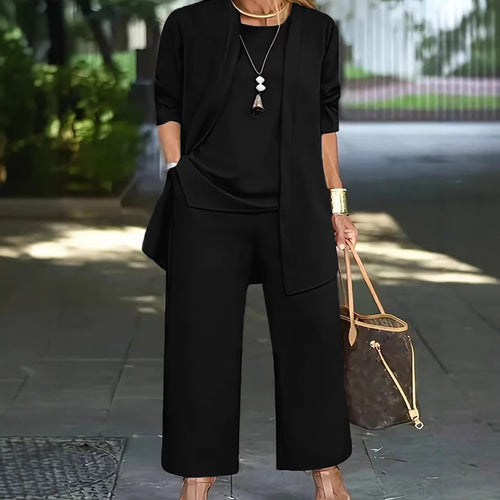 Two-piece casual and elegant set for women with a loose fit and modern accents Lune London