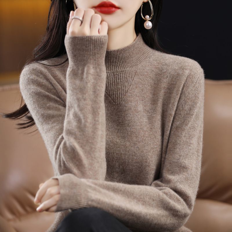 Pull fin pour femmes avec col haut et détails élégants Chic & Stil