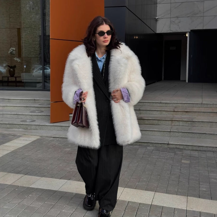 Luxurious faux fur coat for women in a loose fit Lune London