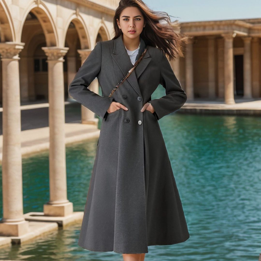 Elegant winter coat, fitted for ladies with double-breasted fastening and practical pockets Lune London