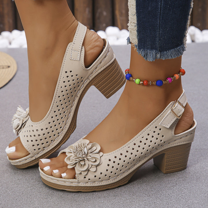 Comfort sandals for women with breathable inserts and delicate flower application Lune London