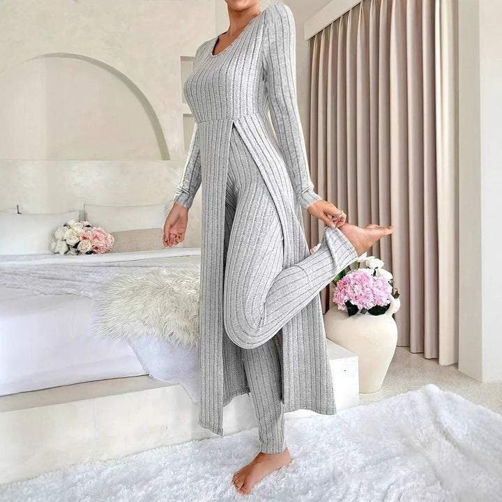 Elegant Women's Maxi Jumpsuit with hypersensitive structure and chic side slits and style