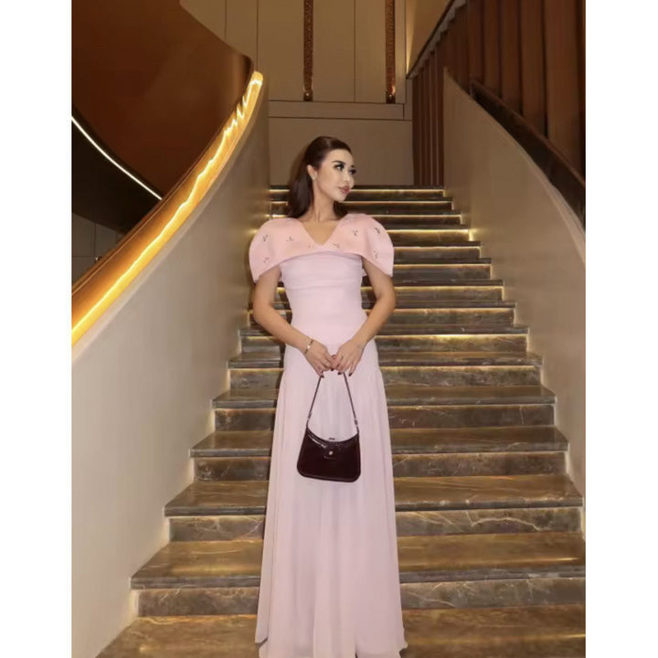 Robe de soirée élégante pour femmes avec un design d'épaule rêveur et une coupe près du corps Chic & Stil