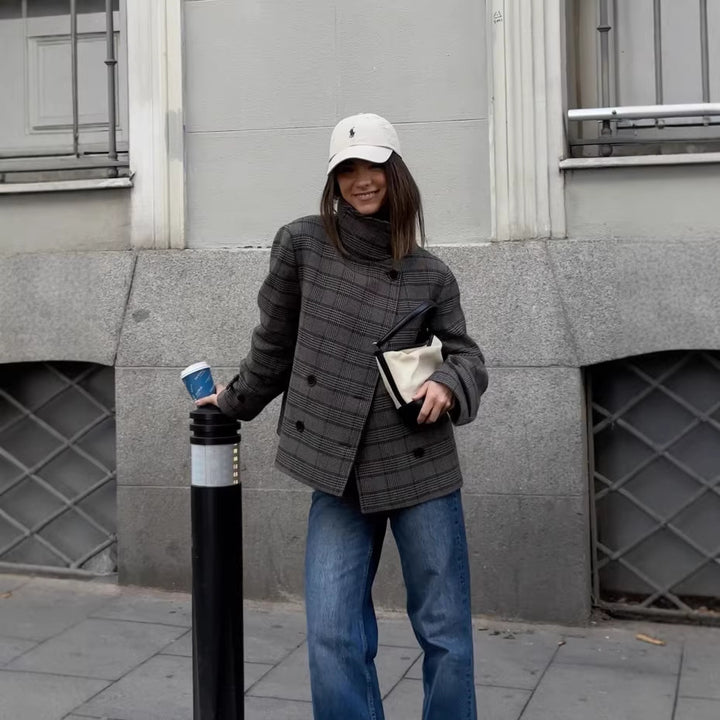 Veste surdimensionnée à carreaux pour femmes avec col haut Chic & Stil