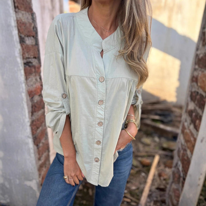 Cotton blouse for women with button closure and comfortable fit Lune London
