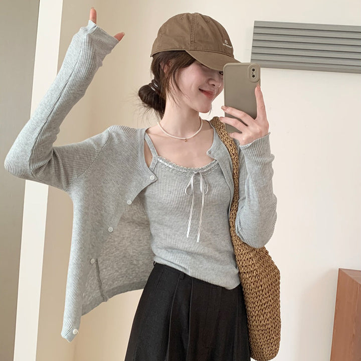Cardigan décontracté pour femmes avec des détails de boutons à la mode et des manches allongées Chic & Stil