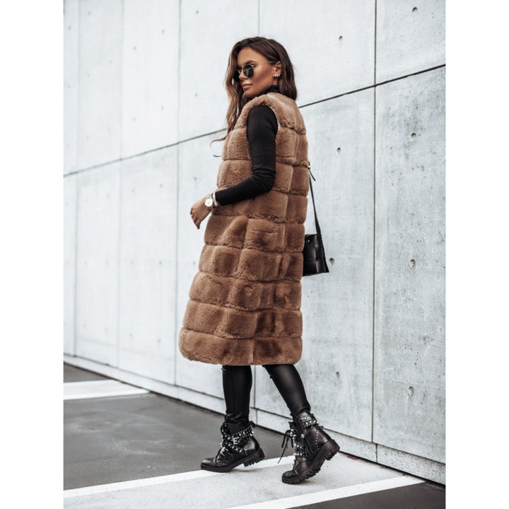 Long coat for women in soft faux fur with quilted design Lune London