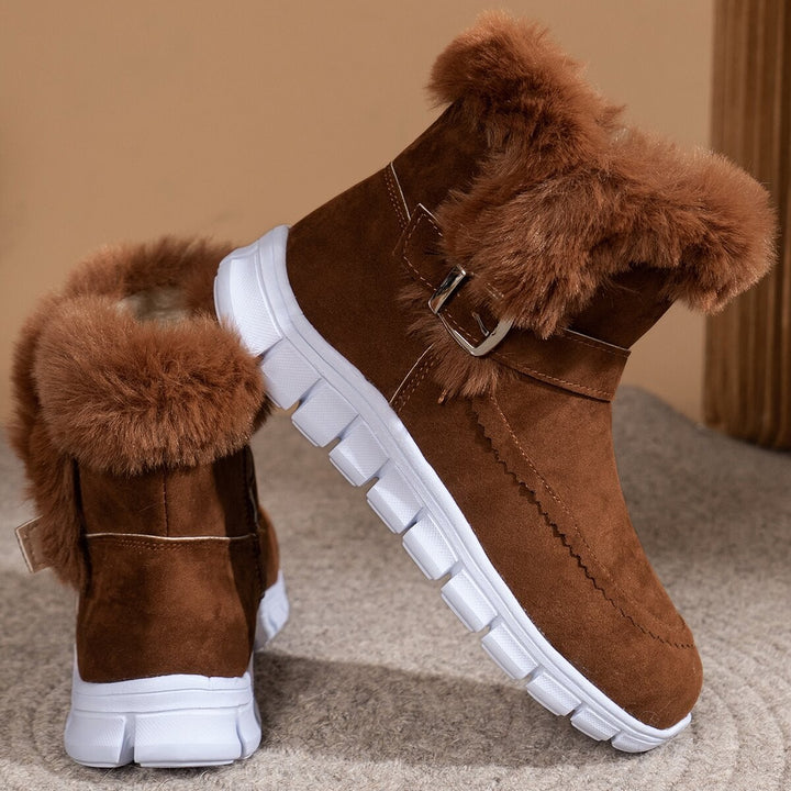 Women's winter boots with a cozy faux fur collar and a non-slip sole Lune London