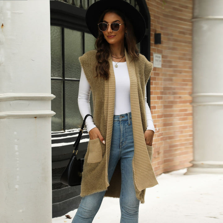 Ladies knit cardigan with open edges and practical pockets Lune London