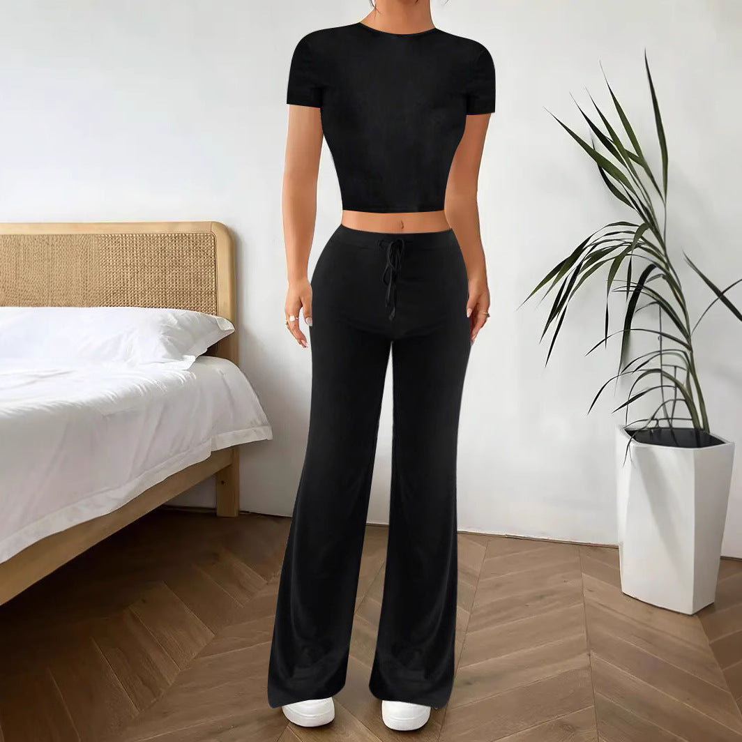 Comfortable loungewear set for women with cropped top and wide pants Lune London