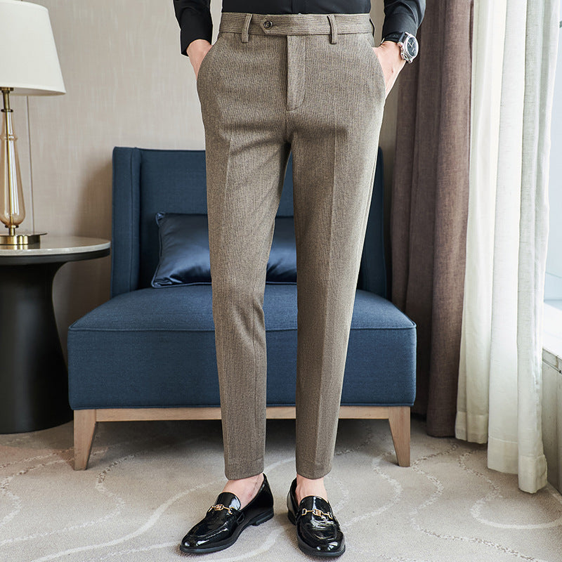 Elegant suit trousers for men with a slim fit and fine texture Lune London