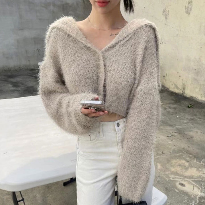 Veste courte en tricot pour femmes avec un matériau doux et léger et capuche Chic & Stil