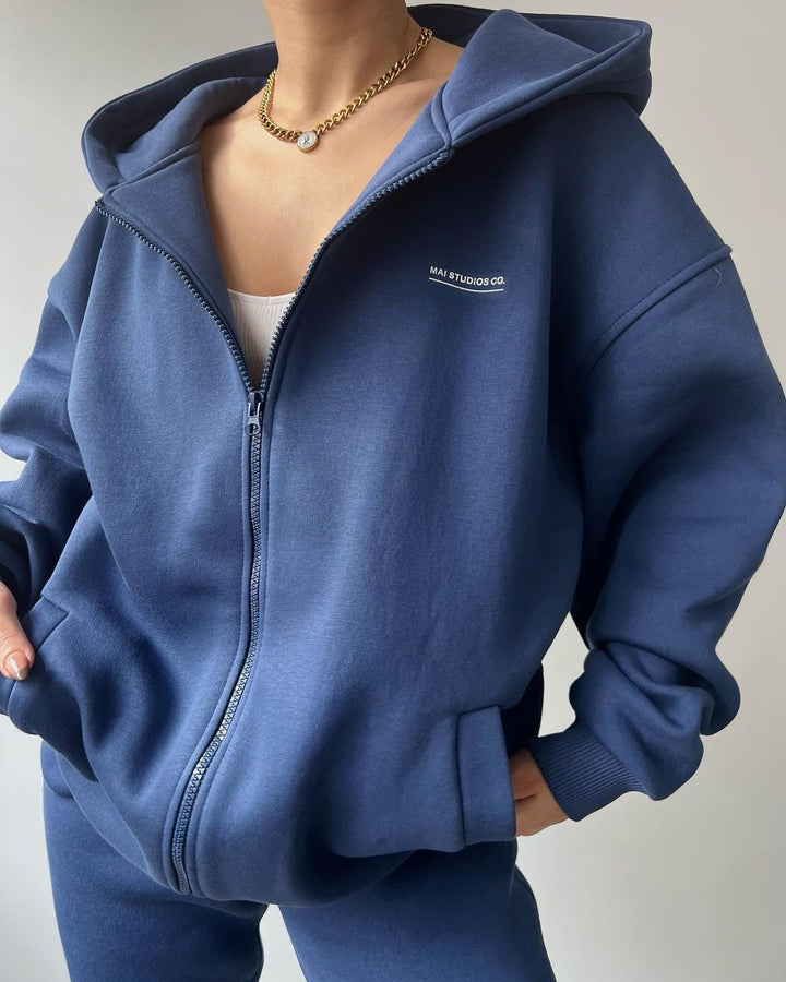 Casual and comfortable women's hoodie set with zipper and chic jogging pants