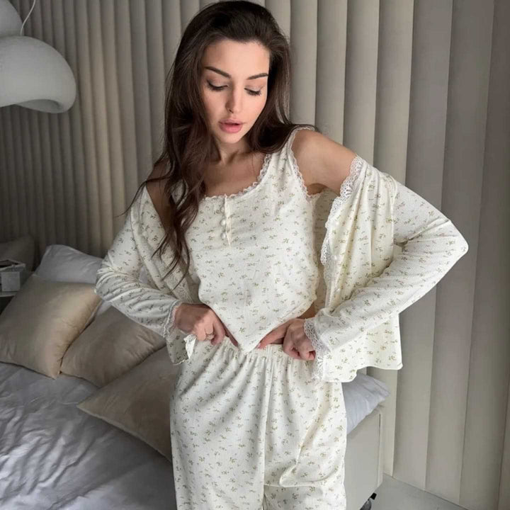 Women's pajamas with fine floral patterns and an elegant lace finish Lune London