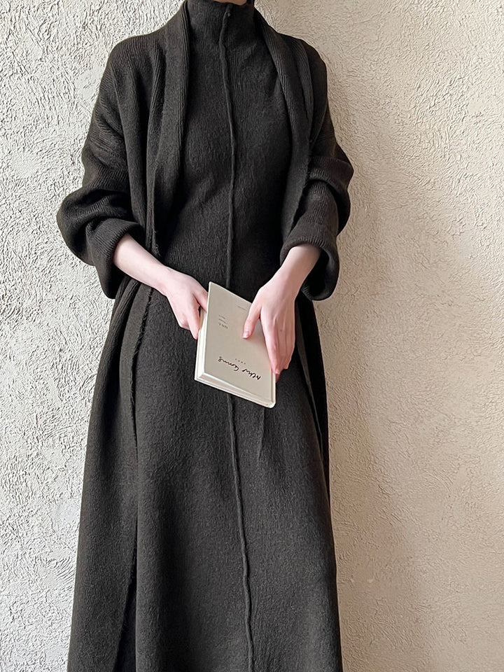 Robe en maille pour femmes avec col montant de haute qualité et manches décoratives Chic & Stil