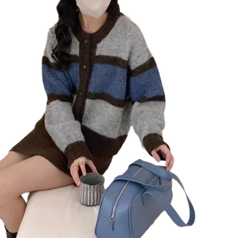 Cardigan en maille confortable pour femmes avec motif rayé à la mode et fermeture à boutons Chic & Stil