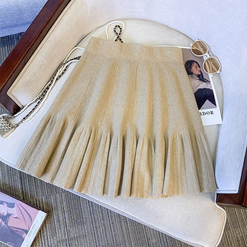 Pleated skirt for women with an elegant bell shape Lune London