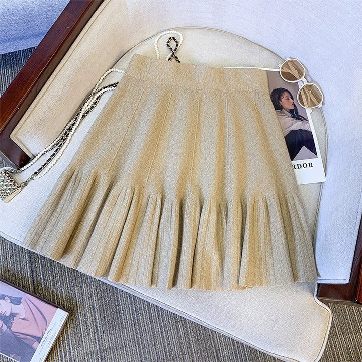Pleated skirt for women with an elegant bell shape Lune London