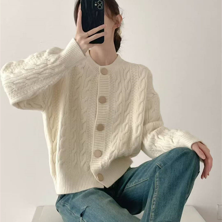 Cardigan pour femmes avec motif en cable et grands boutons Chic & Stil