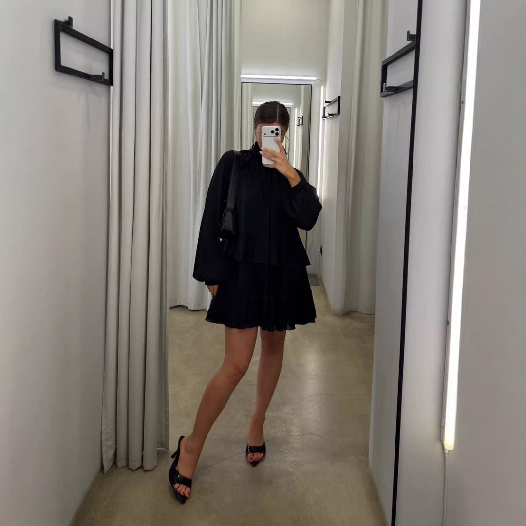 Robe aérienne pour femmes avec ourlet à volants et élégant col montant Chic & Stil