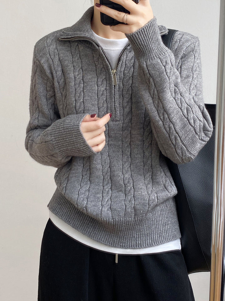 Pull en tricot épais pour femme avec col montant et motif en cable Chic & Stil