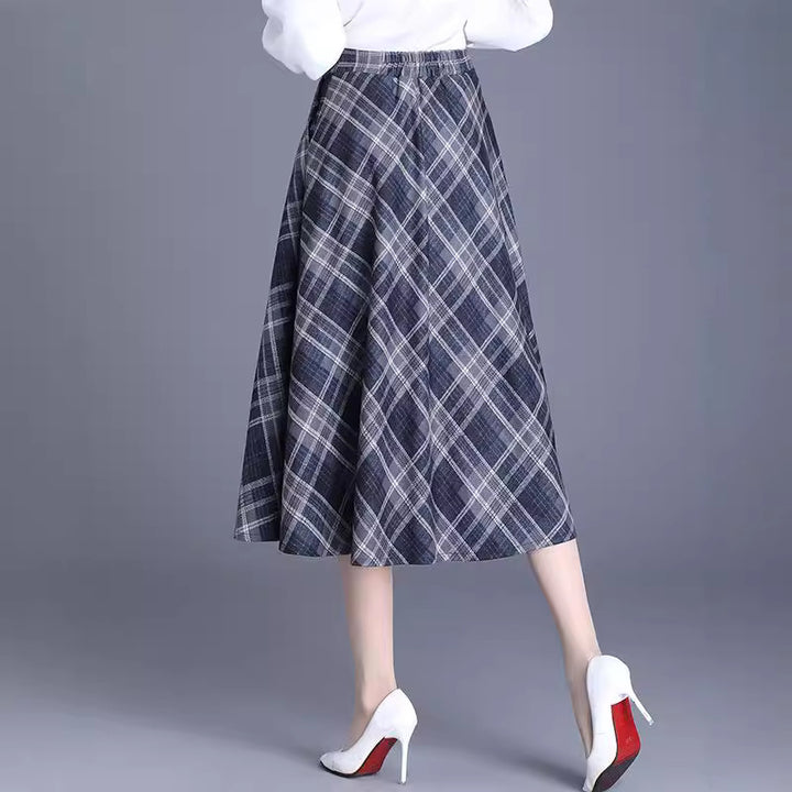 Plaid midi skirt for women in soft fabric and flowy cut Lune London