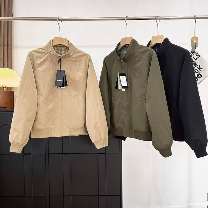 Veste de transition féminine à la mode avec col montant et poches pratiques Chic & Stil