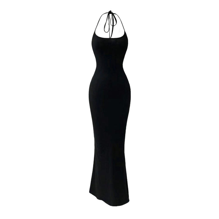 Robe maxi ajustée pour femmes avec design halter et coupe slim Chic & Stil