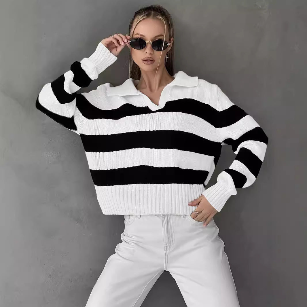 Pull décontracté pour femmes avec col en V et larges rayures Chic & Stil