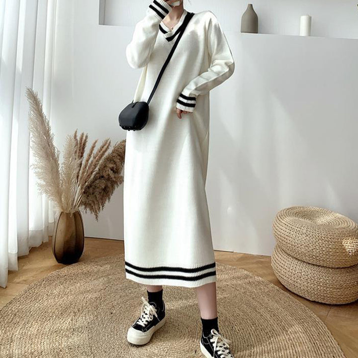 Robe tricotée à manches longues pour femme avec un décolleté en V moderne et des détails côtelés contrastants Chic & Stil
