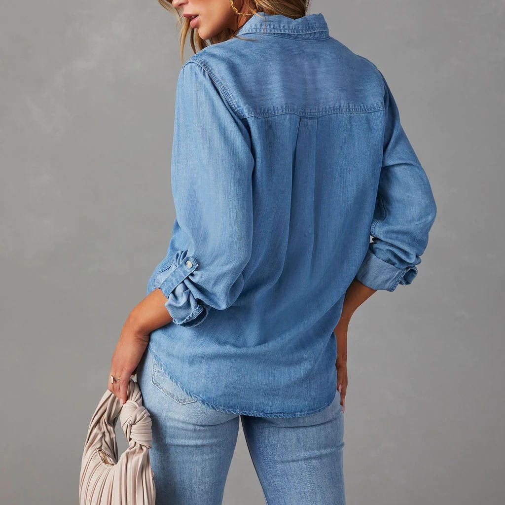 Women’s denim shirt with practical chest pockets and relaxed fit Lune London