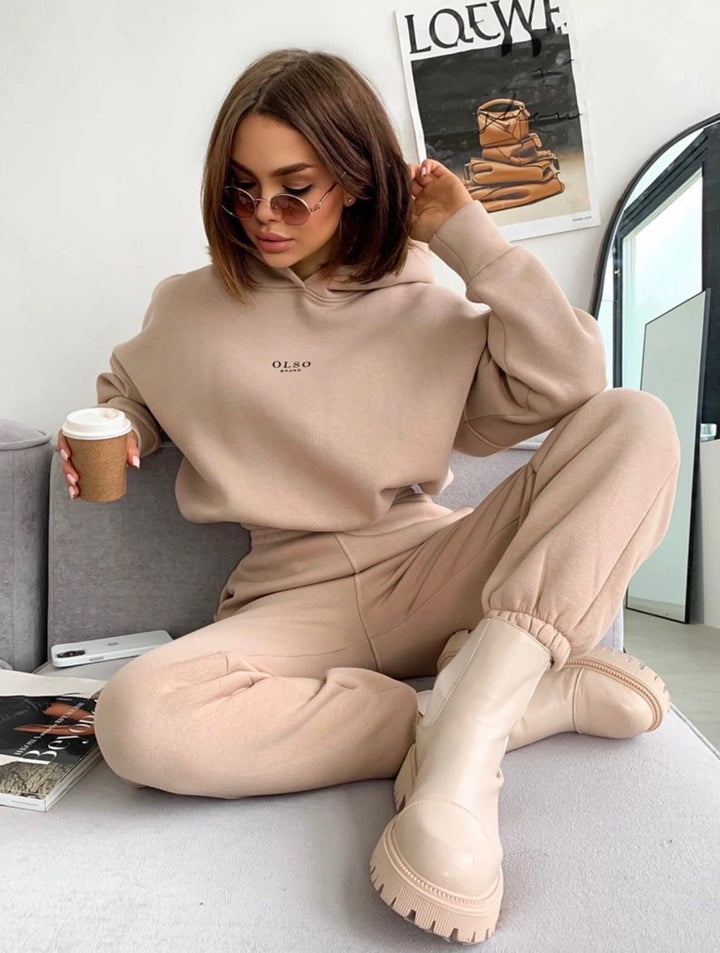 Casual look for women in hoodie and joggers Lune London