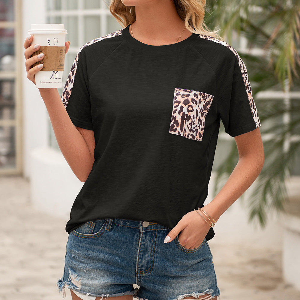 Casual women's t-shirt with trendy animal print and practical chest pocket design Lune London