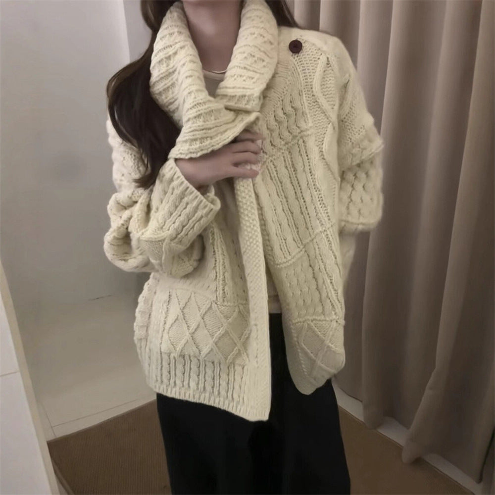 Cardigan femme en tricot épais avec col montant et motifs en torsades uniques Chic & Stil