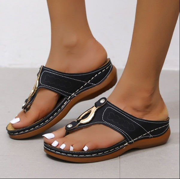 Elegant women's flip-flops with comfortable soles and trendy decorative detail Lune London