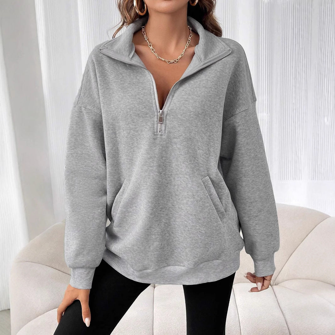 Casual women's sweater with short zip and kangaroo pocket Lune London