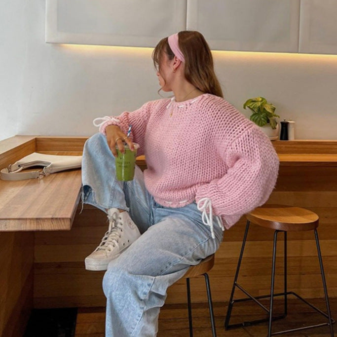 Pull en tricot décontracté pour femmes avec épaules dénudées et détails à cordon Chic & Stil