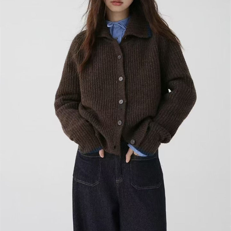 Cardigan femme avec col montant tendance et détails de boutons décoratifs Chic & Stil
