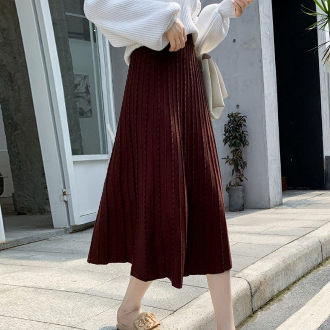 Pleated skirt for women in soft material with elastic waistband Lune London
