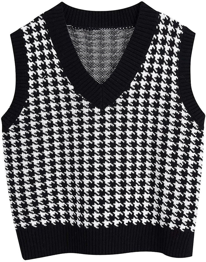 Knitted vest for women with a modern houndstooth pattern Lune London