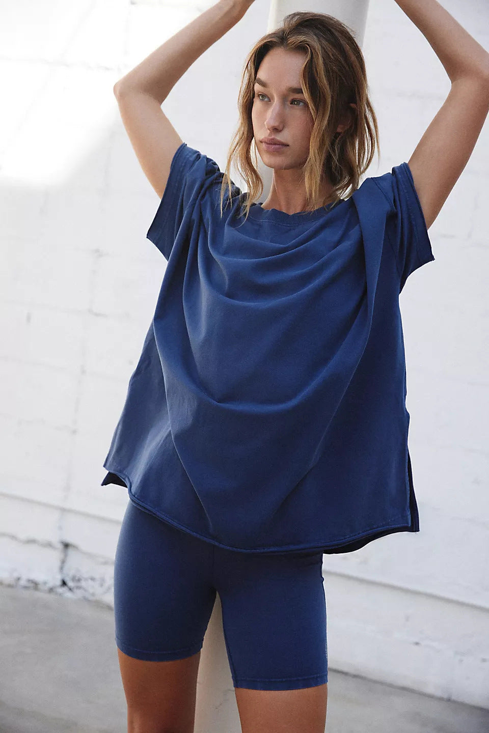 Women's comfortable sports loungewear set with oversized top and shorts Chic & Stil