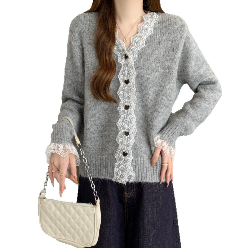 Women cardigan with lace accents and heart-shaped buttons Lune London
